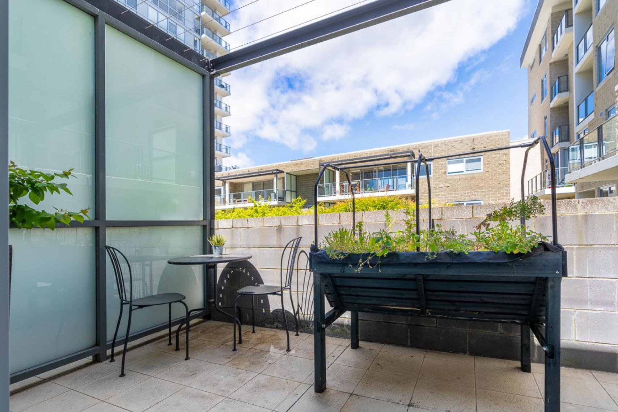Apartment Modern Two-story Pad With Pool, Gym & Sauna Canberra