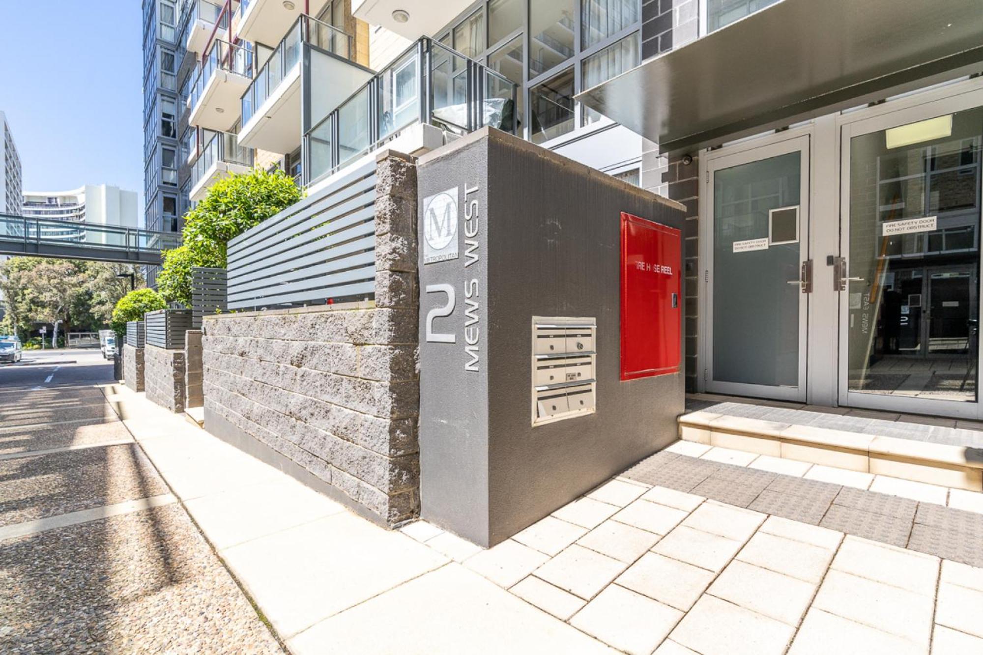 Modern Two-story Pad With Pool, Gym & Sauna * Canberra